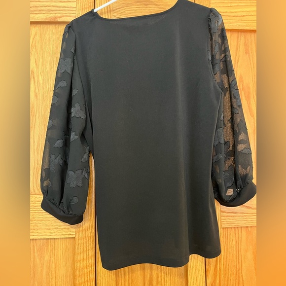 CeCe long-sleeved lace arm top- like new!! - Picture 2 of 4